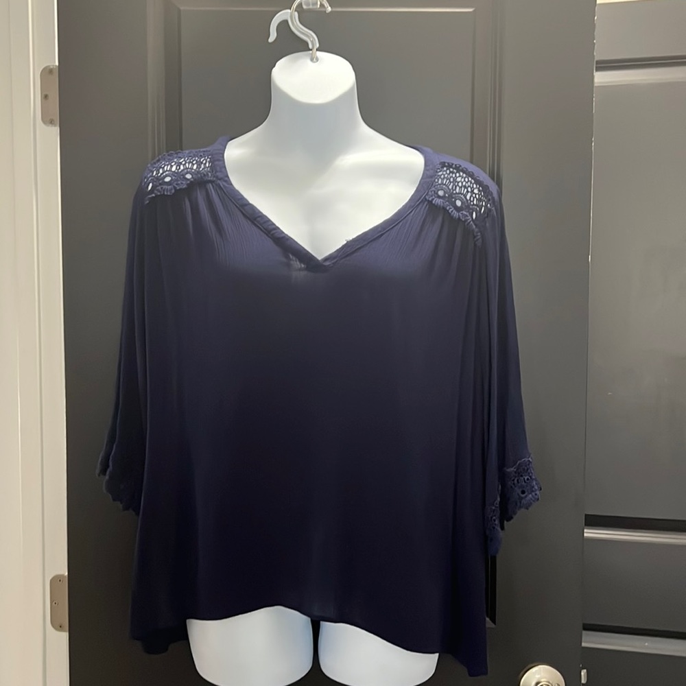 Navy blue 3/4 sleeve top embroidered trim 3x